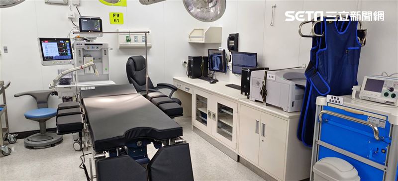 玉山艦內艙間廣闊，內部設備如小型醫院，手術室、牙醫室、恢復室、超音波和胃鏡等內視檢查功能、病房等一應俱全。（記者邱榮吉/攝影）