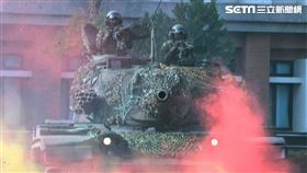 此次操演共出動CM22迫砲車、CM11戰車、CM34鏈砲車、M1045拖式飛彈悍馬車、T93K1狙擊槍實施遠距狙殺，並對敵堅固工事射擊。（記者邱榮吉/攝影）