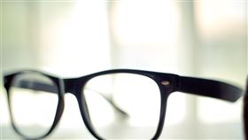 眼鏡https://www.flickr.com/photos/stevenworster/5708708120/in/photolist-9GsC35-4Dpu7v-9pGjMB-6t9qcB-KVdauq-9FZfQd-h7g69s-vZ4uNp-5qQCWd-cXAK1-55UKhQ-duqR6S-7vCDyU-9cpxhW-7BWmLD-5gWB4v-7vixRp-6thou3-6NTFh