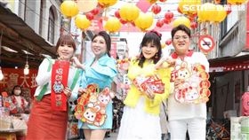 龍千玉領軍師妹陳思安、廖婉君逛年貨大街師弟李學宸樂扛貨!
群星金兔招財秘笈：龍千玉奶茶色內在美迎金兔、陳思安美金新鈔招財、廖婉君紅包藏枕下聚財、李學宸銀飾開運 記者邱榮吉攝影