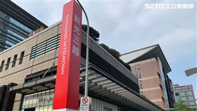 信義區人潮，信義區，疫情人潮，行人，威秀影城，新光三越，（圖／記者劉沛妘攝影）