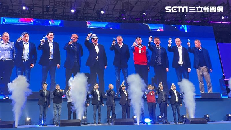 緯創尾牙登場！董座林憲銘：2023不太光明
