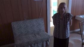 老房子傳呻吟！房客爆色鬼偷看洗澡　女房東一查驚「底下藏妓院古井」