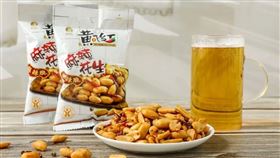 「黃飛紅麻辣花生」確定不准輸入台灣（圖／翻攝自微博）