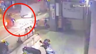 騎士不小心闖紅燈　釀對向連環追撞2重傷