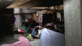 橋墩,重新橋,穴居,林毓峯,瓦斯桶,社會局,公廁,強制安置,租屋,工作意願,收容所