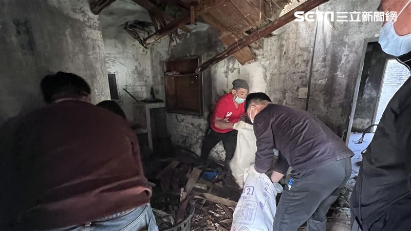彰化低收父子住無門窗破屋　天寒無熱水洗
