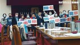 立法院經濟等五個委員會今（18）日繼續審查全民共享經濟成果特別條例草案，國民黨立委主張發放1萬元現金。（圖／記者盧素梅攝影)