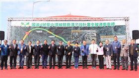 通車典禮，行政院長蘇貞昌、盧秀燕、交通部長王國材、立法院副院長蔡其昌、交通部高公局長趙興華、立委江啟臣、楊瓊瓔、台中市議員黃健豪、邱愛珊、蕭隆澤、謝志忠、徐瑄灃、交通局長葉昭甫、建設局長陳大田及在地里長均到場參與。(圖/台中市政府)