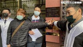 加盟主「阿祥」等3人前往台北地檢署對廖老大提出毀謗、詐欺及公然侮辱等告訴。（圖／記者楊忠翰攝影）