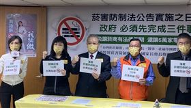 董氏基金會等民間團體呼籲新法上路前，將加熱菸列為指定菸品。（圖／記者簡浩正攝影）