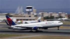 達美航空（Delta Air Lines)，跑道，（圖／美聯社／達志影像）