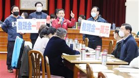 國民黨團堅持普發現金1萬元立法院18日審查全民共享特別條例草案，國民黨團強力主張普發現金新台幣1萬元。中央社記者郭日曉攝  112年1月18日