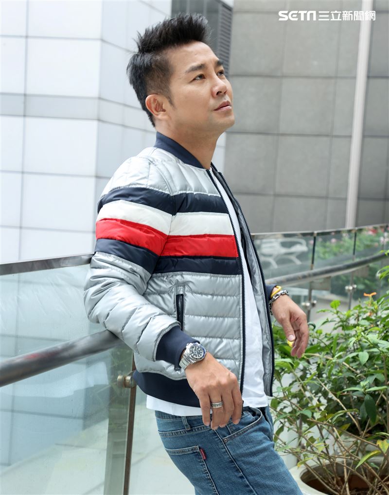 謝承均三立新聞網專訪。（記者邱榮吉/攝影）