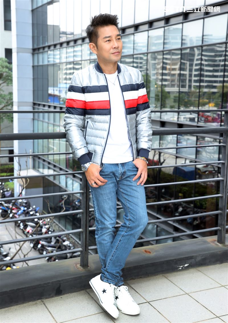 謝承均三立新聞網專訪。（記者邱榮吉/攝影）