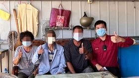 老翁腹痛癱地…竟是心肌梗塞！帥消防員機警給藥成功救命，圖翻攝畫面