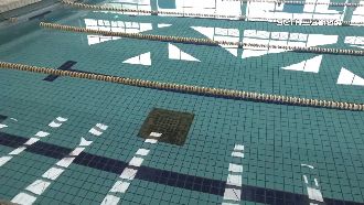 水療排水孔破！物理老師：吸力60-70公斤