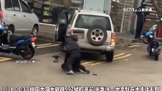 超商前汽機車險撞　雙方互嗆爆街頭全武行