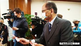 立法院長游錫堃今（18）日天上午至各單位辭歲賀年。（圖／記者盧素梅攝影)