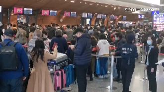 桃機出現排隊出國人潮　報到至少排1小時