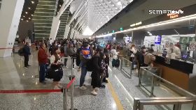 文 機場爆人潮1000