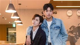 陳璽安和徐韜接受《三立新聞網》專訪。（圖／記者楊澍攝影）