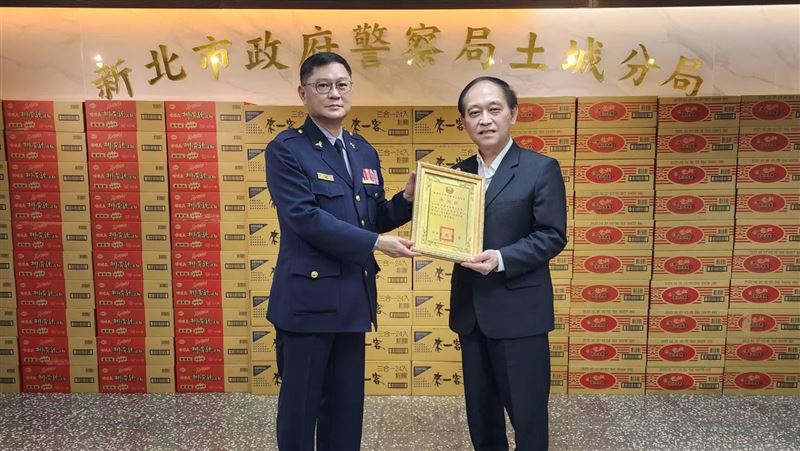 新北|春節仍堅守崗位！土城農會致贈20萬慰問金　感謝土城警辛勞付出 | 社會 | 三立新聞網 SETN.COM