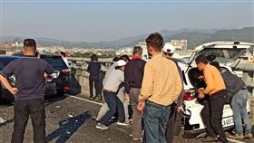 台中台74線多車連環撞。（圖／翻攝畫面）