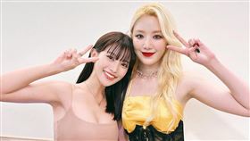 蔡瑞雪（右）開心合體(G)I-DLE表演返台的好友葉舒華。（圖／翻攝自snowbabyq IG）