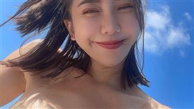 新「福利女神」現身！啦啦隊正妹低頭自拍　兇猛畫面擋不住「Mika蜜卡登」徐韻庭