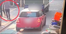 余天女兒余筱萍北市行車糾紛遭潑灑辣椒水。（圖／翻攝畫面）