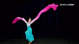 神韻高科技天幕　結合華麗舞姿絕美演出