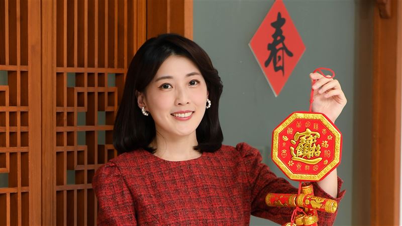 美女主播回鄉過年「車上暴走」：媽媽都懂