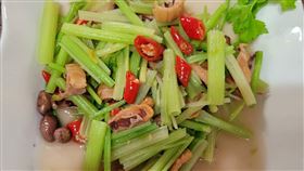 除夕夜,團圓飯,菜品,上桌,苦瓜炒鹹蛋,芹菜炒花生魷魚,回鍋肉