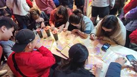 7名外籍生集資5萬元買刮刮樂。（圖／記者游定剛拍攝）