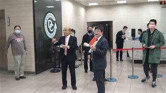 獨／神隱3天！蘇貞昌突現身疾管署發紅包