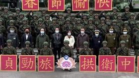 蔡英文春節慰勉「憲兵裝步239營」