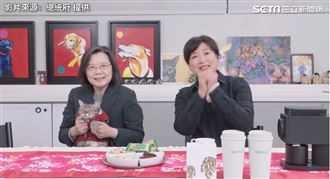 新春賀歲同框　蔡英文與蔡培慧向民眾拜年