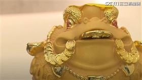 ▲江柏樂表示，將象徵財運、福氣的物品，擺在正確的居家方位，可為新年帶來好運。（圖／記者周家緯攝影） 