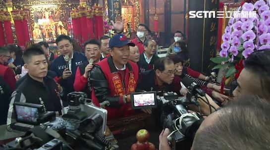 彰化|現身板橋參拜引民眾暴動！郭台銘自稱「媽祖廟阿銘」：希望保佑國泰民安 | 政治 | 三立新聞網  SETN.COM