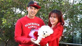 黃玉榮帶老婆、寵物三立新聞網專訪。（記者邱榮吉/攝影）