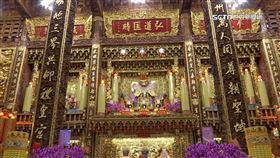 迎金兔年！除夕夜信眾湧松山奉天宮團拜祈福