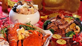 圓山大飯店推國宴級年菜喜迎兔年慶團圓，台北圓山大飯店推出3道獨家配方的年菜，每一道都是由國宴主廚親自掌杓、把關，以天然食材和不含化學添加的調味三寶，料理出健康的珍饌佳餚。（圓山大飯店提供）中央社記者汪淑芬傳真  111年11月2日