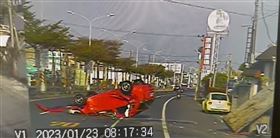 彰化,員警,撞擊,翻車,快官派出所（圖／翻攝畫面）