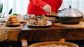 ▲過年剩菜反覆加熱，當心吃下更多細菌。（示意圖／翻攝自Pexels）