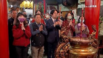 雙姝卡位！高嘉瑜、吳欣岱搶站賴清德旁