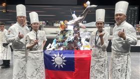 ▲台灣代表隊-城市科大烘焙學程：李國溢主任(左ㄧ)、詹勳翰同學(左二)、徐宇薇同學(右二)、張原賓老師(右ㄧ)。（圖／城市科大提供）