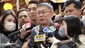 20230124柯文哲赴蘆洲保和宮發放福袋（圖／民眾黨提供）