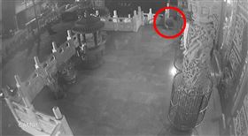 春節連假,香油錢失竊,半跪半爬,神明不會原諒