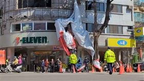 兔年,廣告帆布,吹落,高雄市,大順一路,富國路